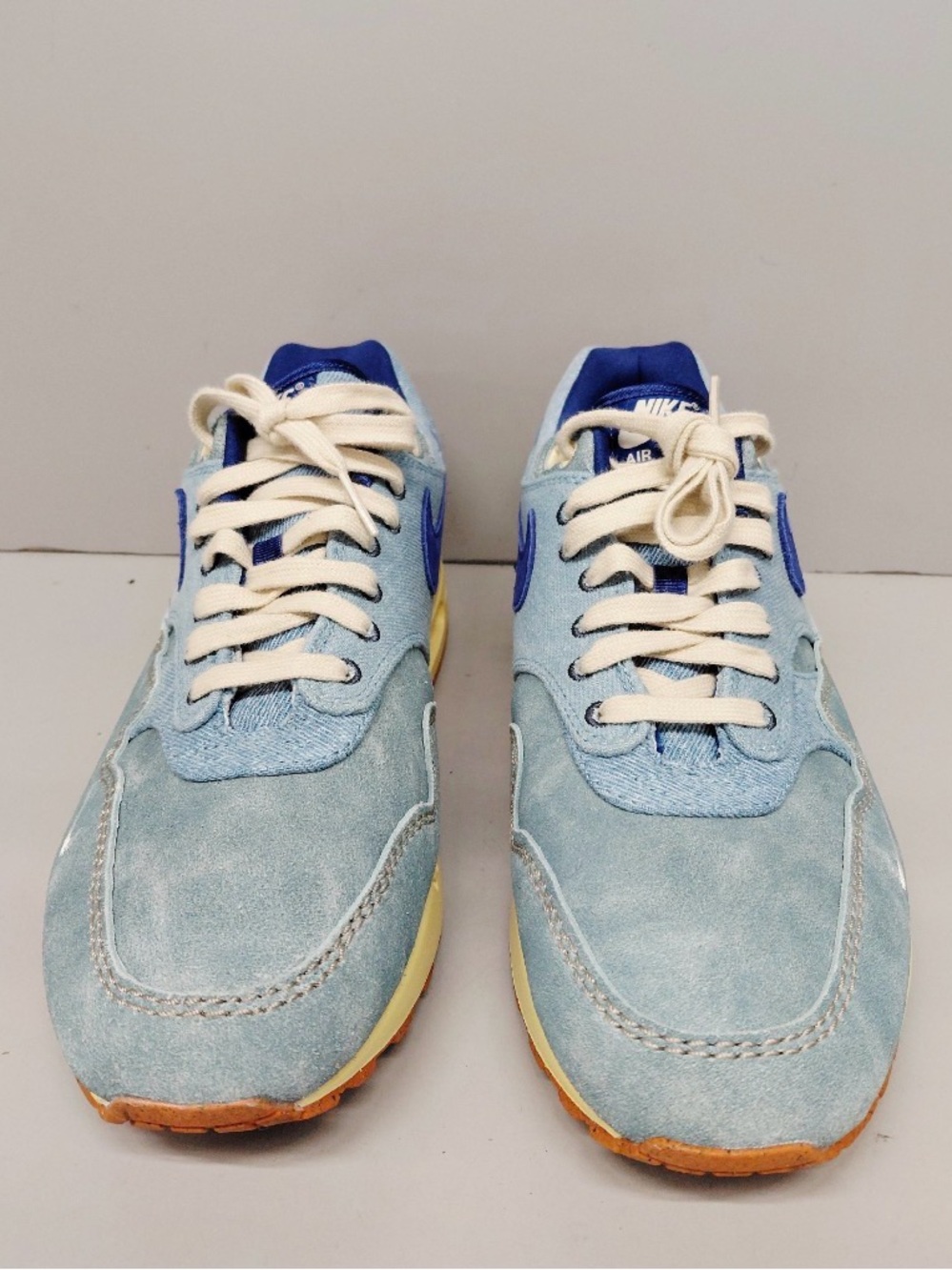 Nike Air Max Men’s Light Blue Denim and Suede Sneakers size 10.5